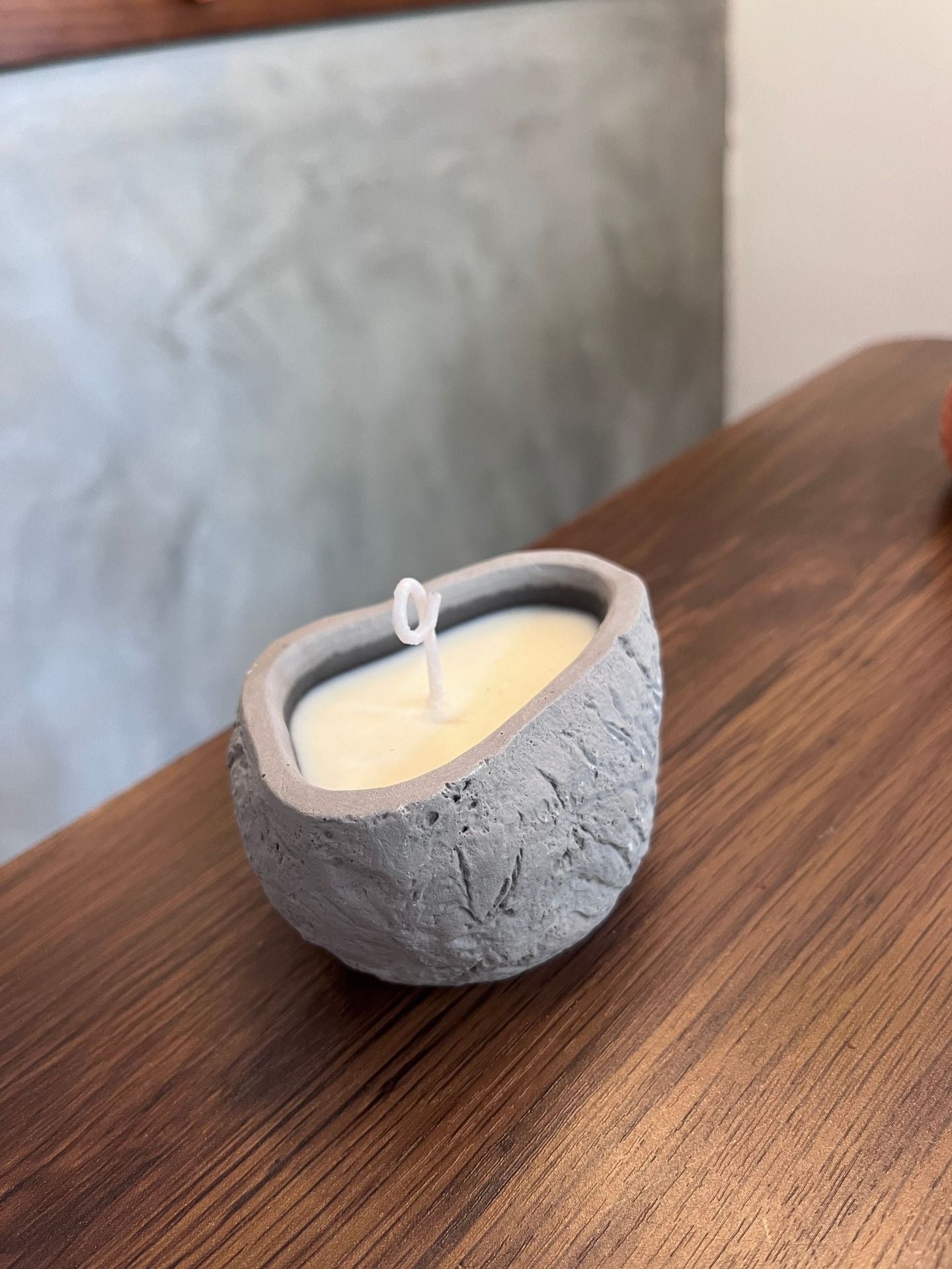 Eprolo Jewel Candle aromatherapy soy wax sleep aid with gypsum and soybean, showcasing a decorative scented candle in a glass jar.