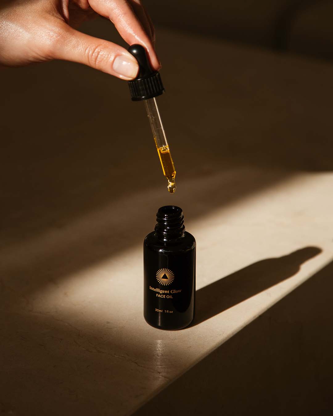 Intelligent Change Intelligent Glow Face Oil 10ml bottle with dropper, natural skincare product for radiant skin.