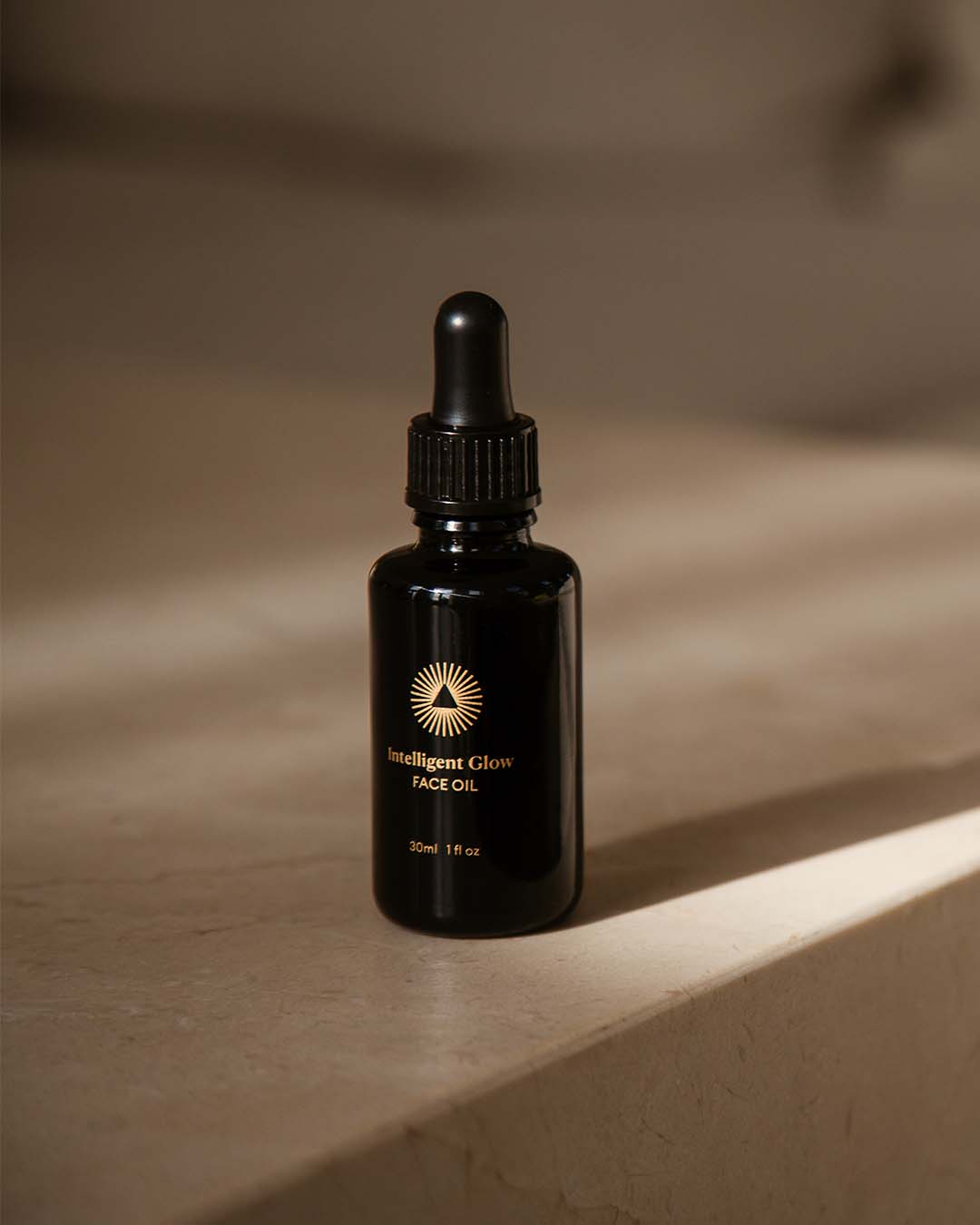 Intelligent Change Intelligent Glow Face Oil 10ml bottle with dropper, natural skincare for glowing skin.